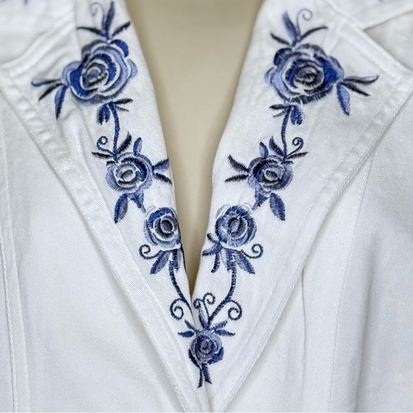 Vintage Women’s Floral Embroidered Blazer XL White Blue 2 Mid-Length Unbranded - Picture 3 of 10